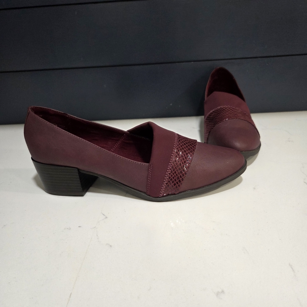 Cloud Walkers Burgundy Slip On Pumps  Women's Almond Toe Shoes Size 9.5W